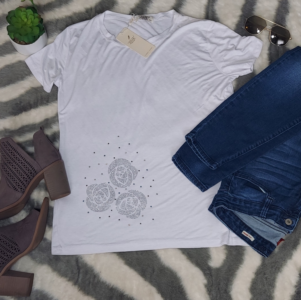 🌟 NWT Jeweled T-shirt size S/M